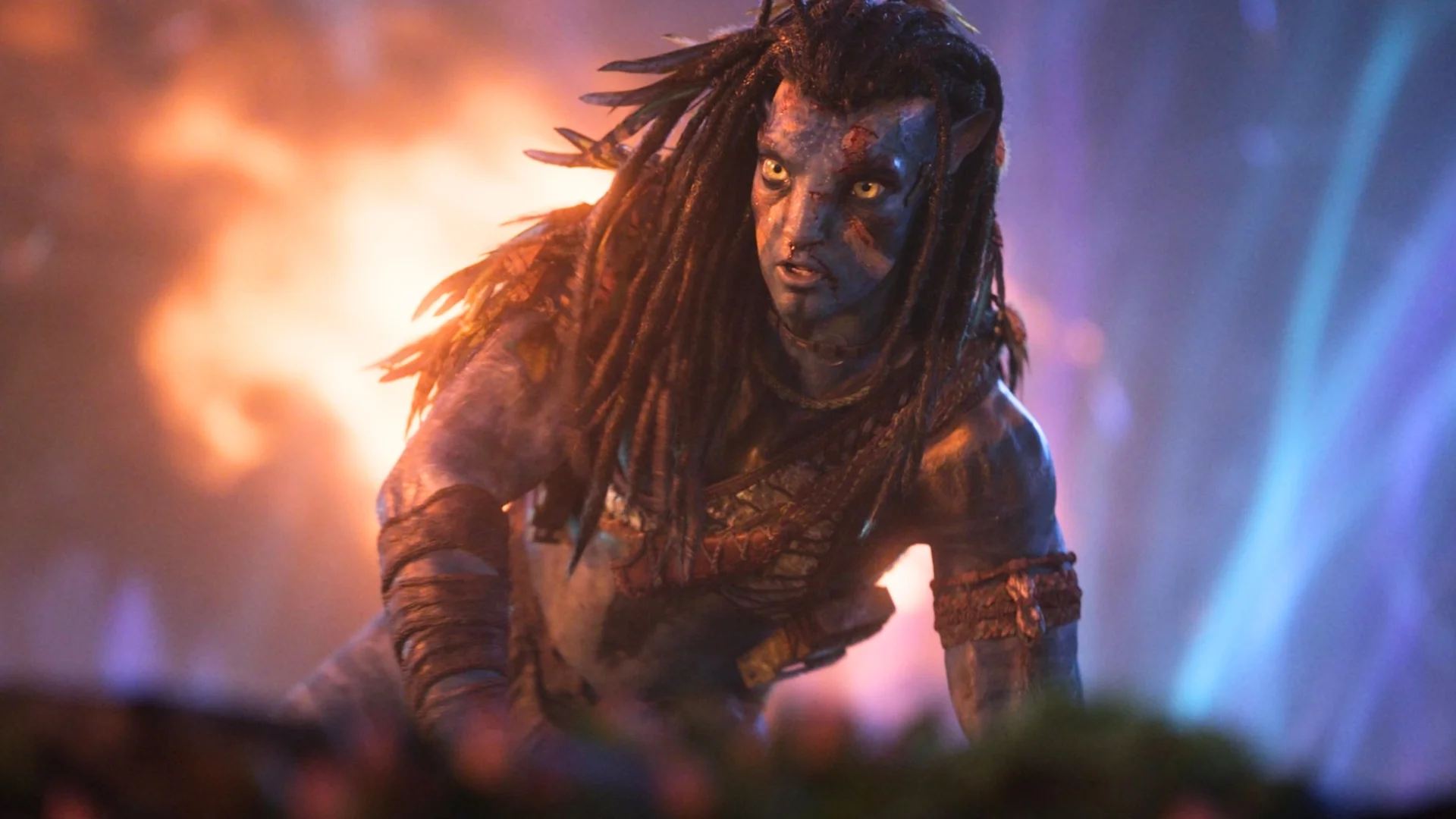 Sam Worthington jako Jake Sully w filmie "Avatar: Ogień i popiół"