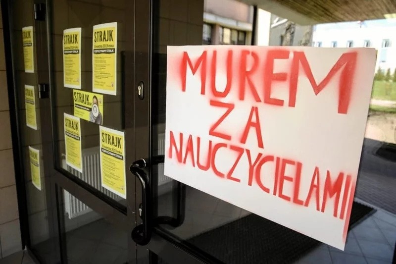 Rady klasyfikacyjne maturzystów potrwają do 25 kwietnia.