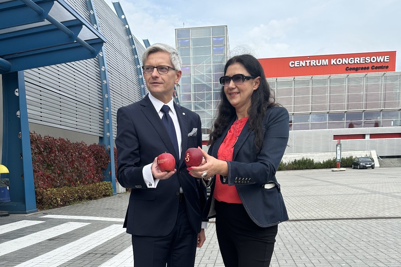 Czym jest turystyka biznesowa? Dlaczego wsparcie możliwości organizacji kongresów, spotkań, szkoleń i eventów jest dziś tak bardzo potrzebne? Na te i inne tematy rozmawiamy z Katarzyną Batko, project managerem Świętokrzyskiego Convention Bureau.