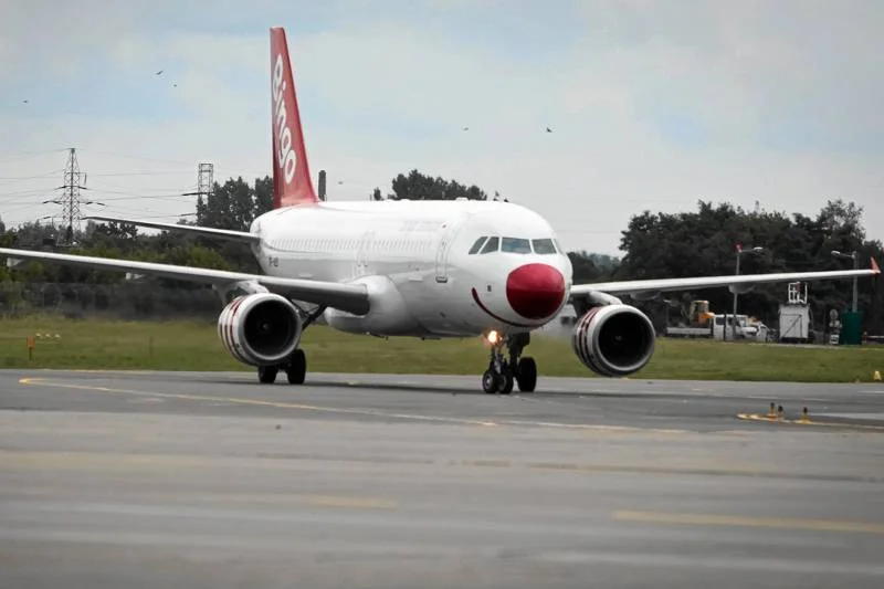 Samolot pasażerski w barwach "Bingo Airways"