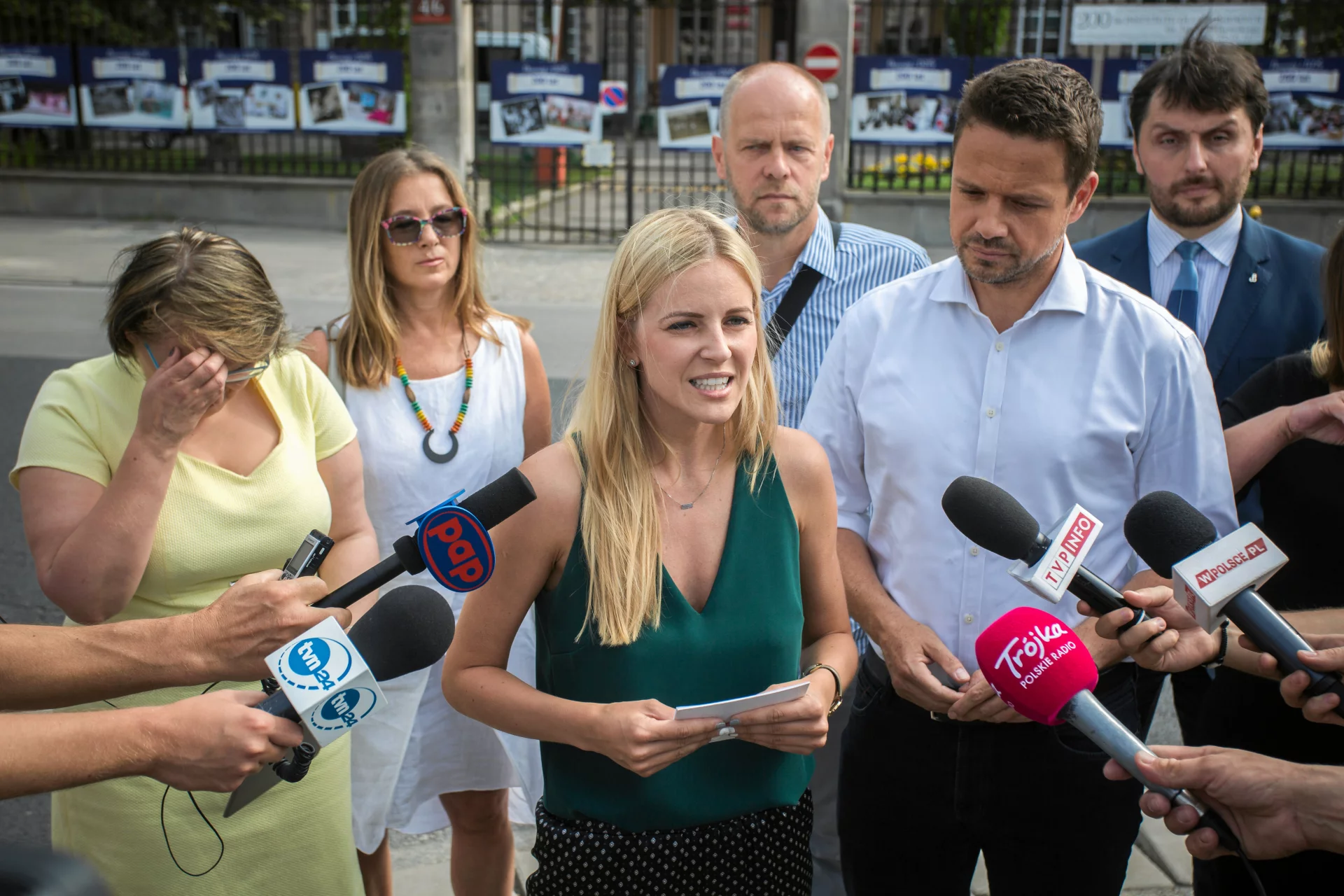 Aleksandra Gajewska w towarzystwie Rafała Trzaskowskiego.