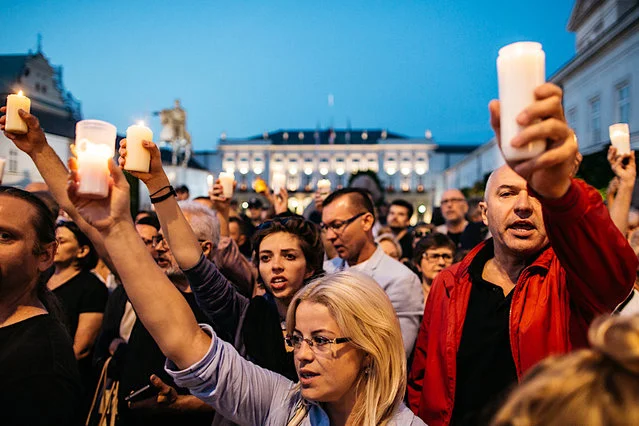 Pod Pałacem Prezydenckim w Warszawie protestowały tłumy