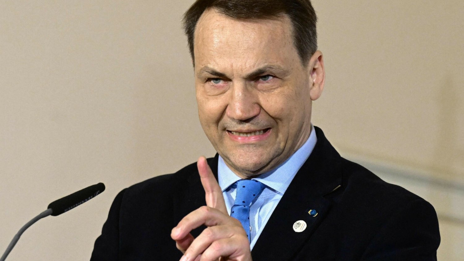 Sikorski z mocnym apelem do Orbána. "Nie przeszkadzajcie".