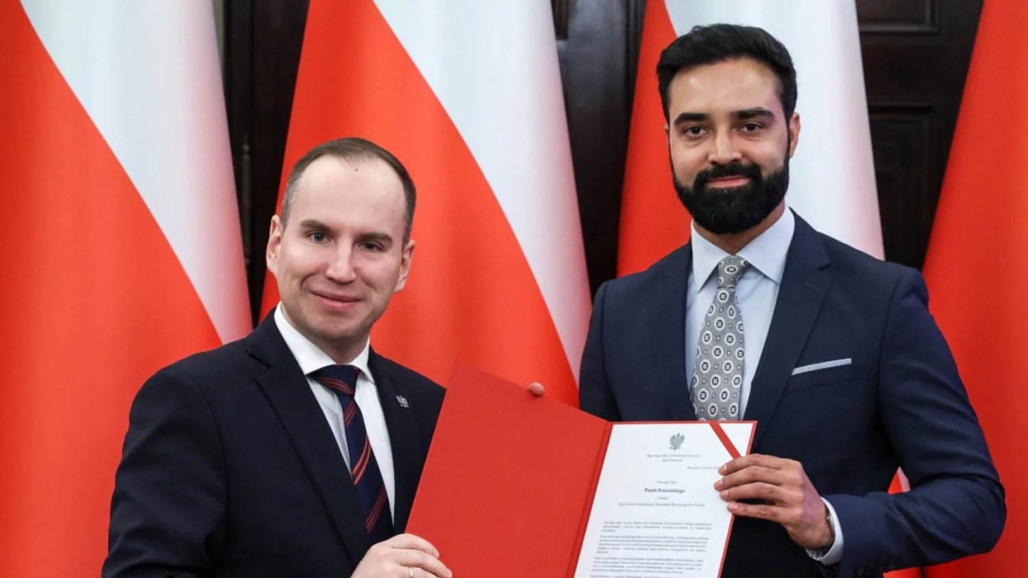 Paweł Swinarski podczas odbierania nominacji do Rady Nowych Mediów, organu powołanego przez Karola Nawrockiego