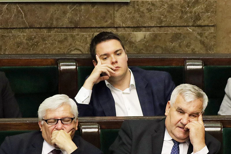 PiS miało dziś wybór między Łukaszem Rzepeckim a Dominikiem Tarczyńskim. Partia zdecydowała, że woli mieć twarz tego drugiego.