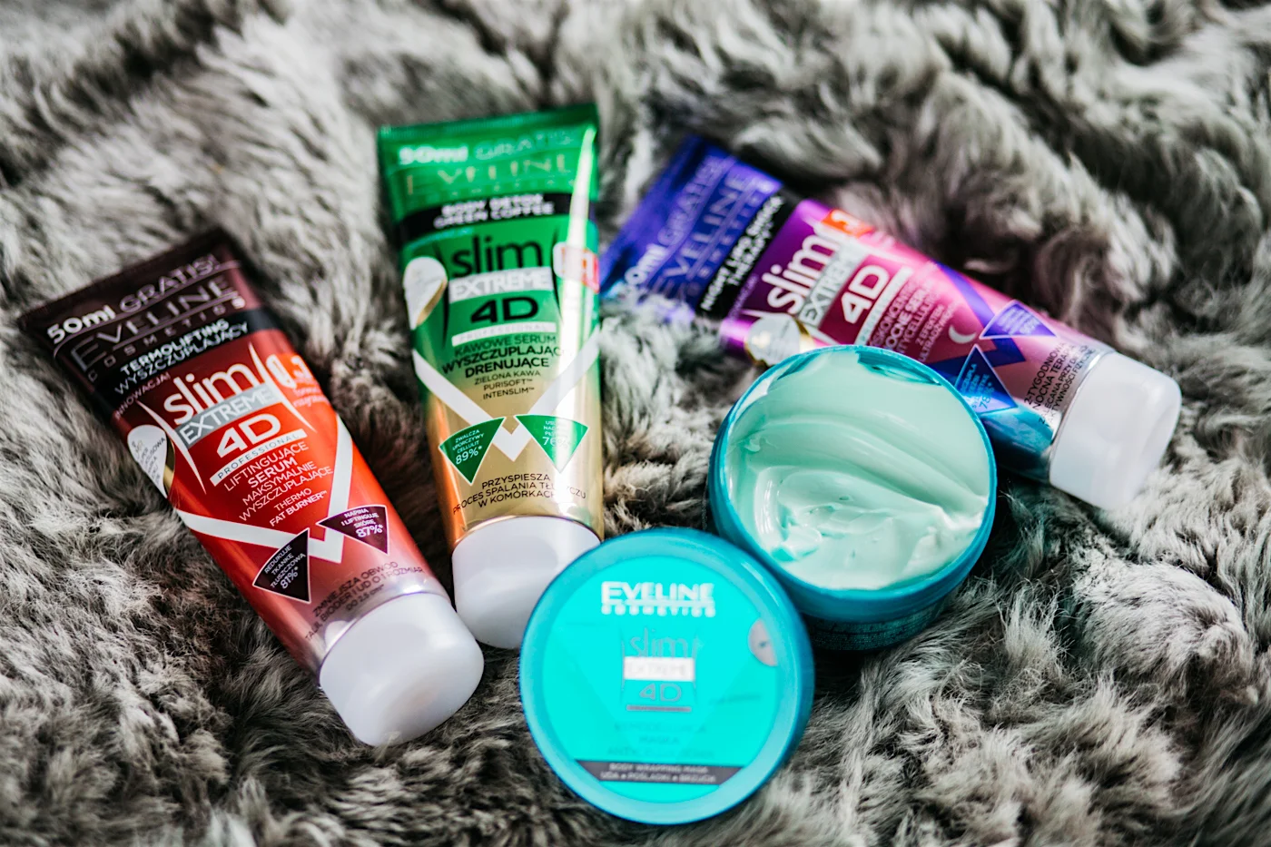 Produkty, które testowałyśmy. Od lewej: Lifingujące serum maksymalnie wyszczuplające, Kawowe serum wyszczuplająco-drenujące, Remodelująca maska antycellulitowa i Skoncentrowane serum na noc