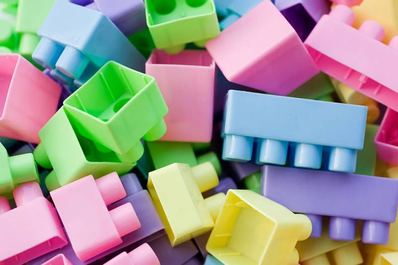 Jak zmieniły się klocki [url=http://tinyurl.com/m9rl3j7]LEGO[/url] na przestrzeni lat?