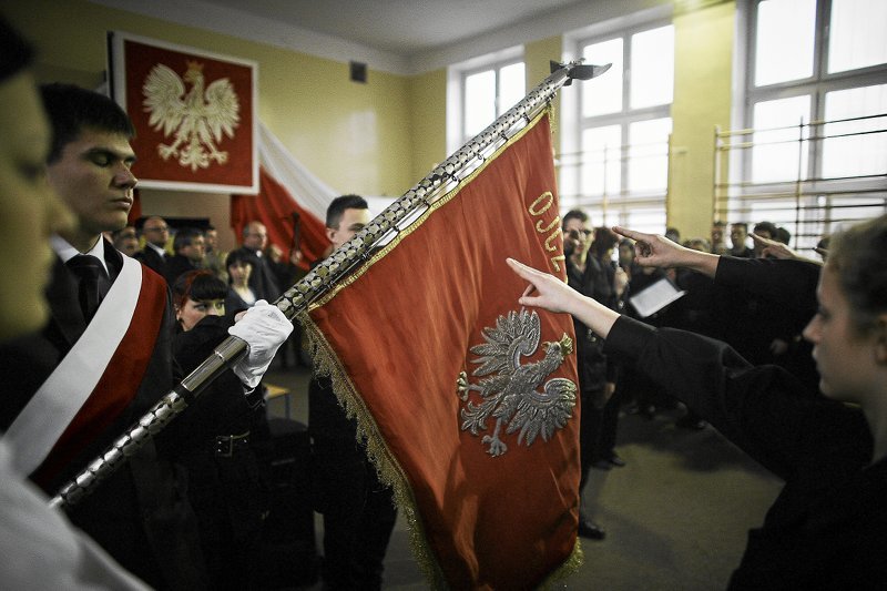 PiS proponuje: Wprowadźmy hymn narodowy do szkół. Jadwiga Staniszkis: Od tej partii oczekuję więcej