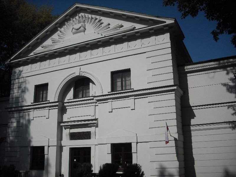 Piękny budynek Warszawskiej Opery Kameralnej. Czyż nie jest piękniejsza od berlińskiej Staatsoper?