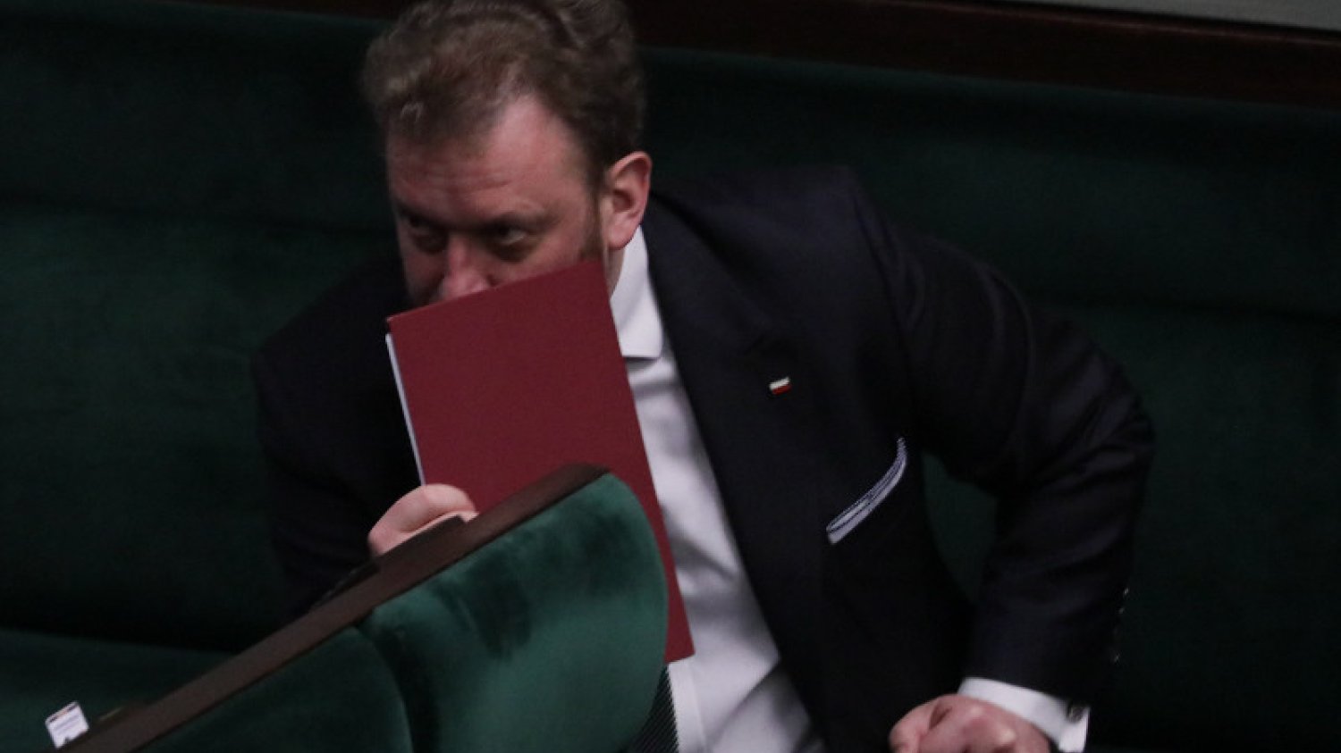 OKO.press a także były dziennikarz śledczy Leszek Kraskowski twierdzą, że minister Łukasz Szumowski, a później jego żona, weszli w interes z Danielem O., aresztowanym pod zarzutem wielomilionowych oszustw, prania pieniędzy i kierowania zorganizowaną grupą