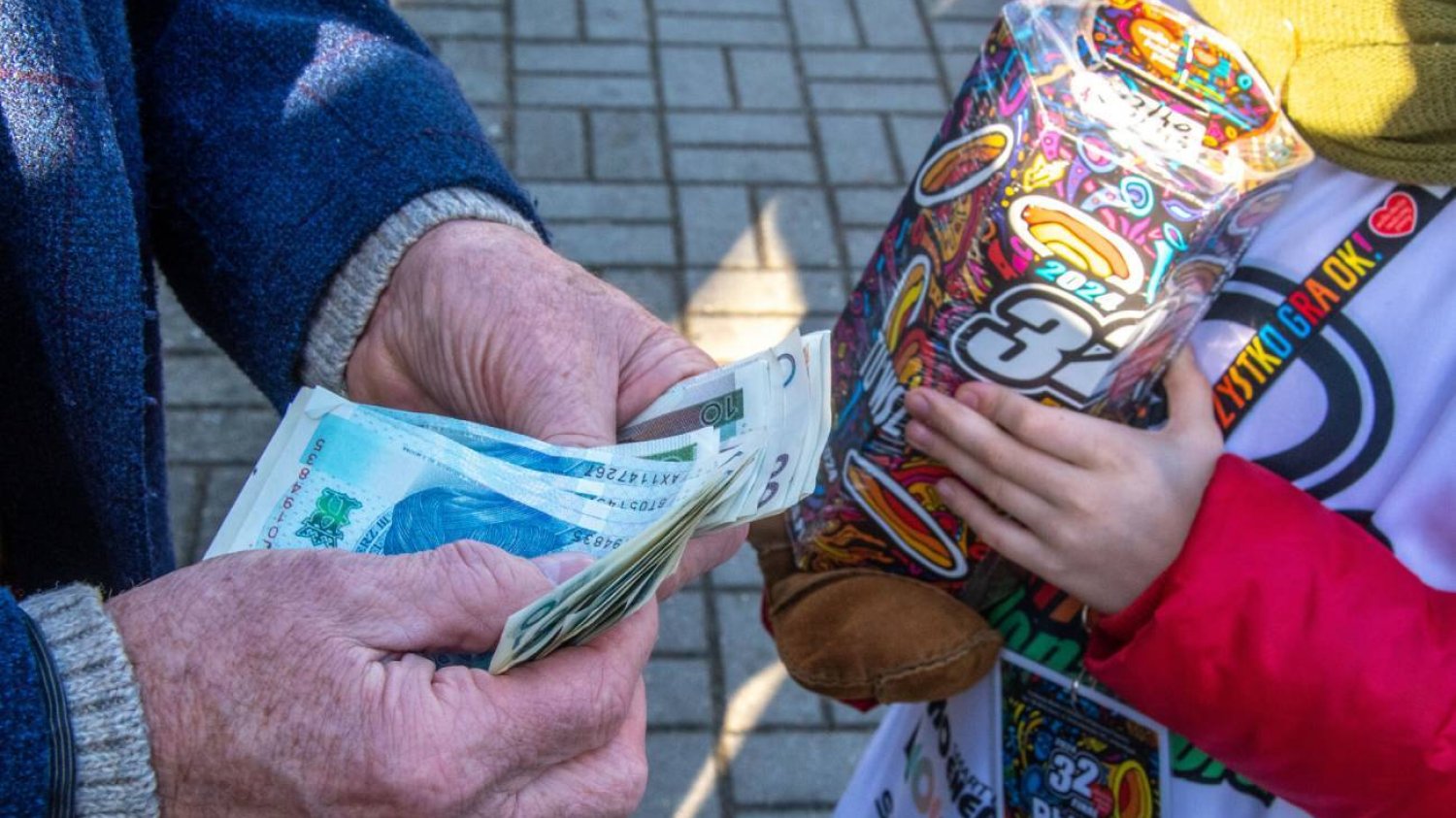 W Krakowie senior wpłacił na WOŚP 100 tysięcy złotych.