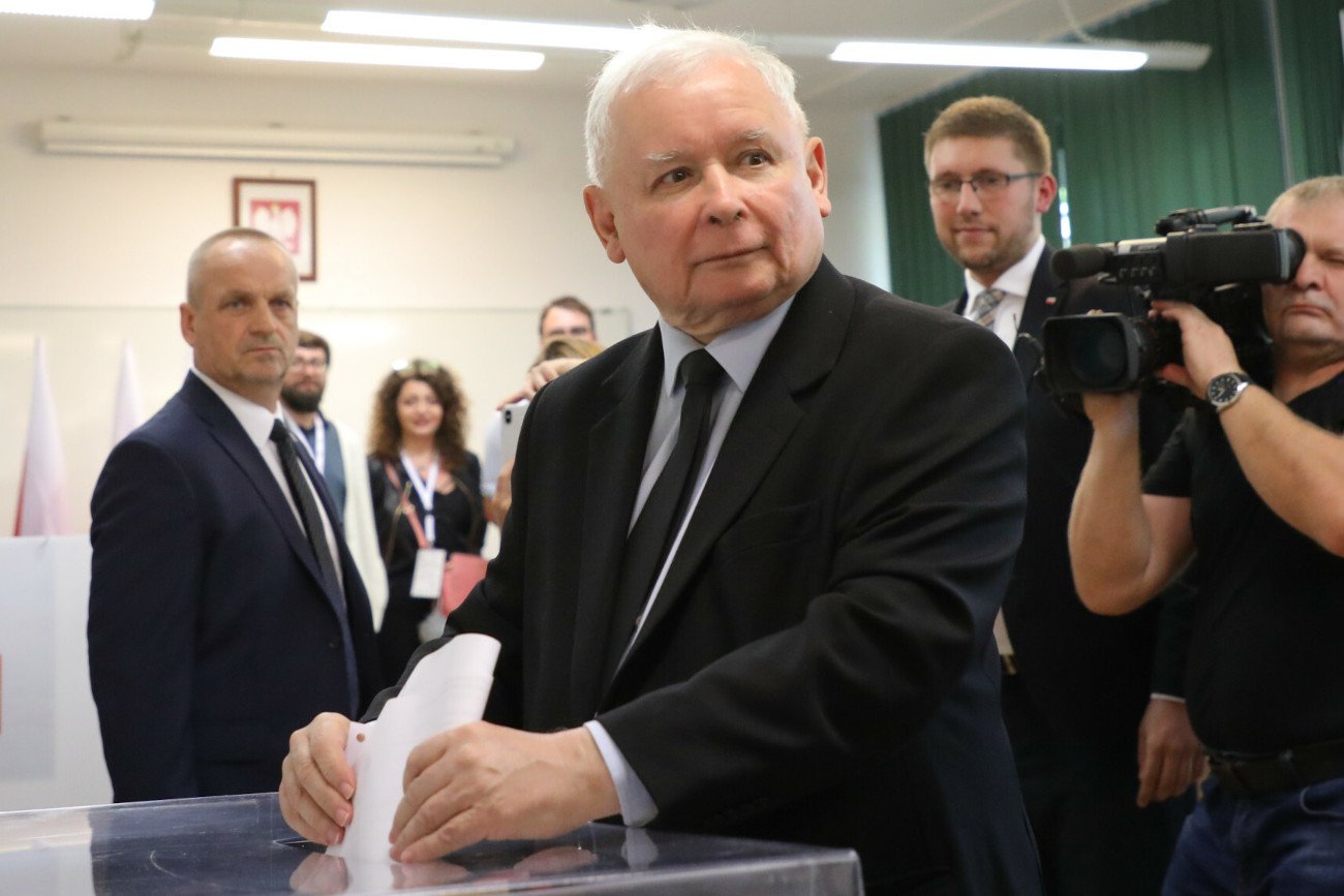 Czy wybory będą przeprowadzone uczciwie? W Polakach tli się niepewność.