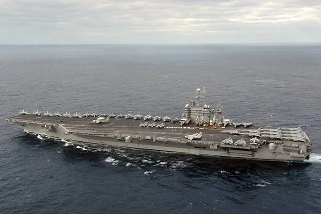 Na amerykańskie okręty wojenne znów spadną samoloty pilotowane przez kamikadze? Na zdjęciu: lotniskowiec USS George Washington