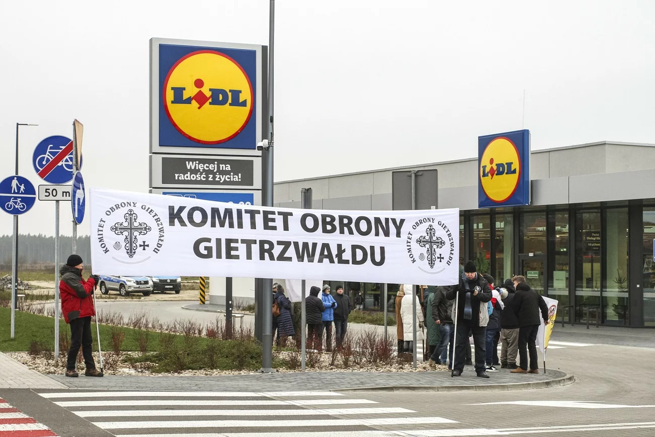 Protest przed Lidlem w Olsztynie