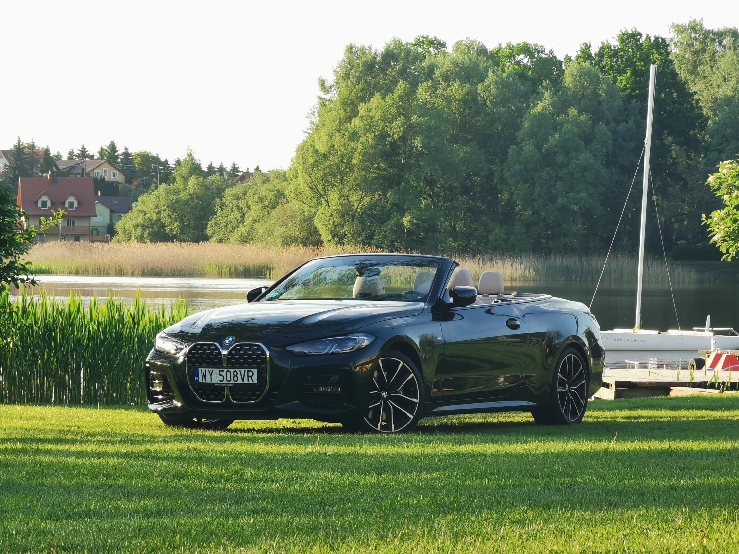 BMW 430i cabrio przyciąga wzrok głównie za sprawą grilla.