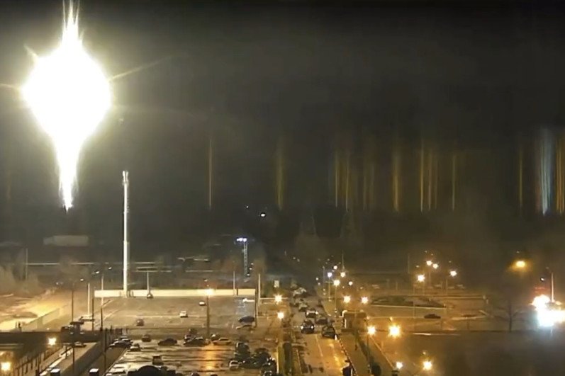 Rosyjscy żołnierze poinformowali personel elektrowni atomowej w Zaporożu, że od teraz należy ona do rosyjskiego koncernu Rosatom.