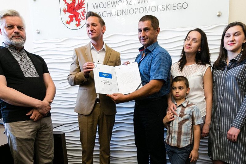 Ukraiński kierowca ratował ofiary z wypadku na A6 9 czerwca. Dziś zbiera podziękowania od polskich władz.