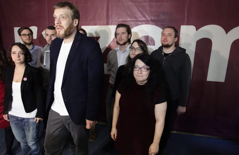 Adrian Zandberg ma mocno lewicowe poglądy. Mimo to nie stara się ich "wygładzić", by zdobyć większy elektorat.