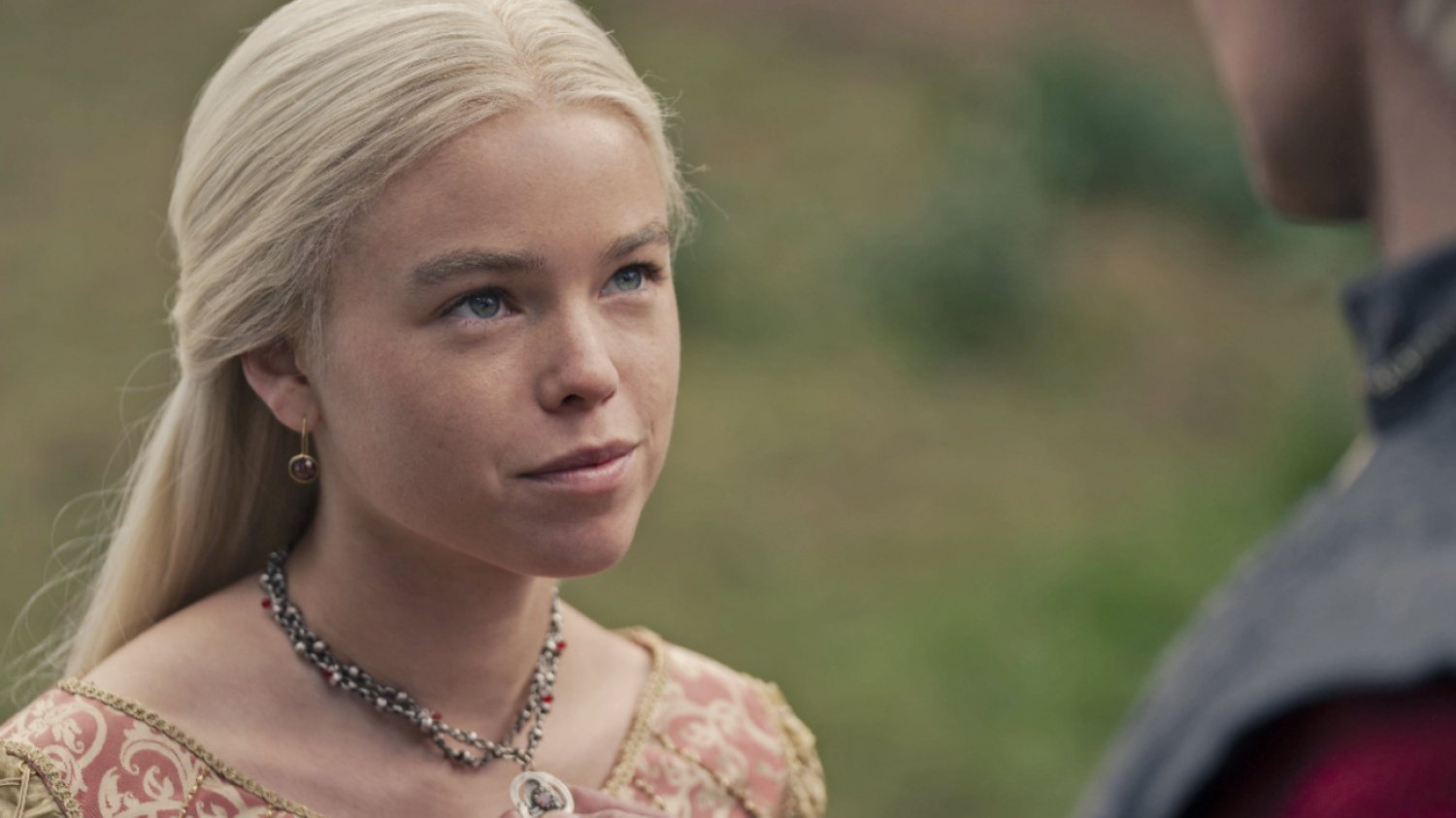 Milly Alcock o uczuciach łączących Rhaenyrę z Daemonem. Milly Alcock o uczuciach łączących Rhaenyrę z Daemonem.