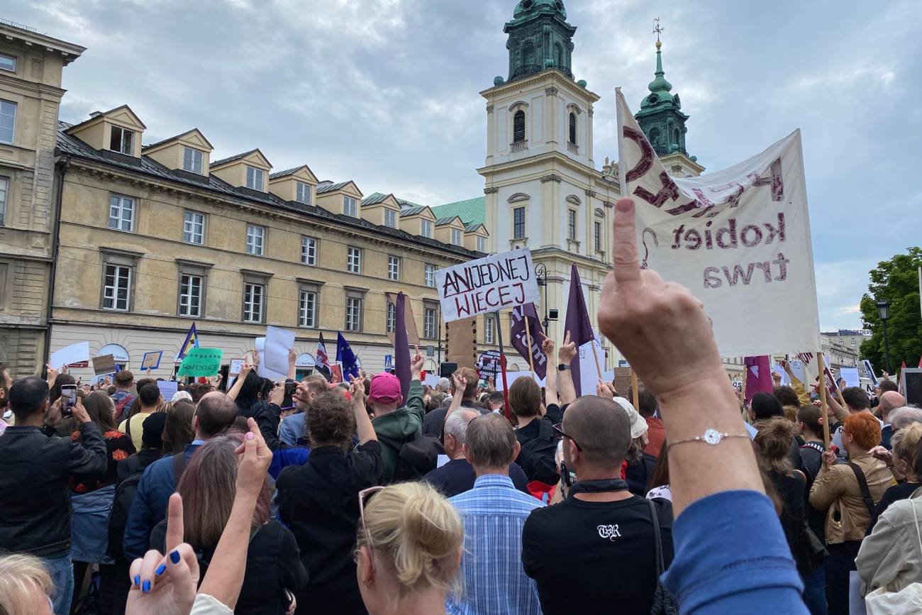 Protest "Ani jednej więcej" idzie przez Polskę. Szpital wydał oświadczenie