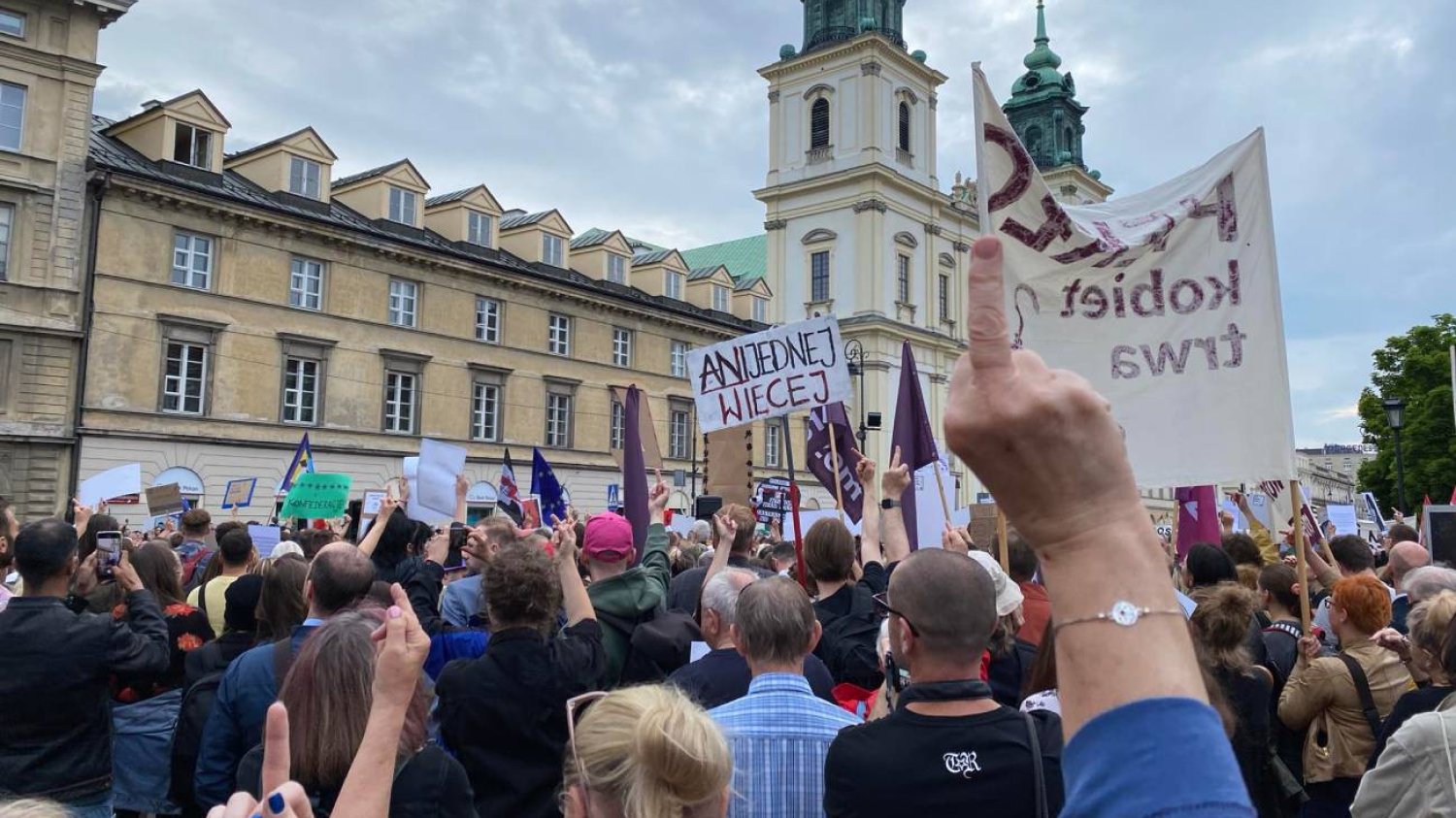 Protest "Ani jednej więcej" idzie przez Polskę. Szpital wydał oświadczenie