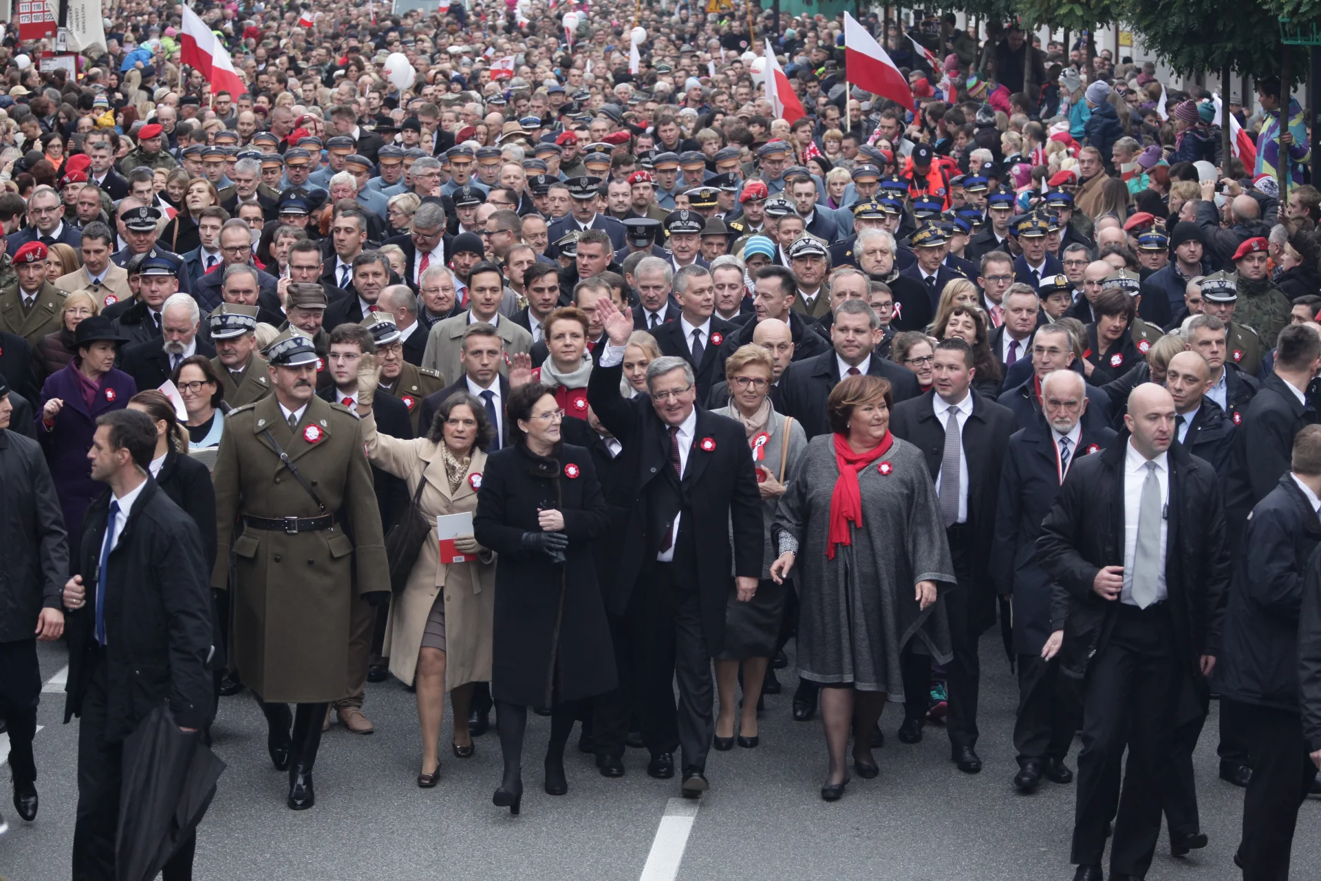 Prezydencki marsz "Razem dla Niepodległej" 11 listopada br. Według prof. Daviesa, istotą narodowych świąt jest ich wspólne obchodzenie przez wszystkich Polaków.