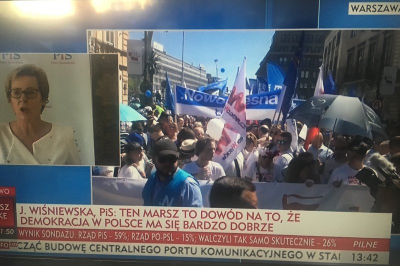Relacja z "Marszu Wolności" w TVP Info.