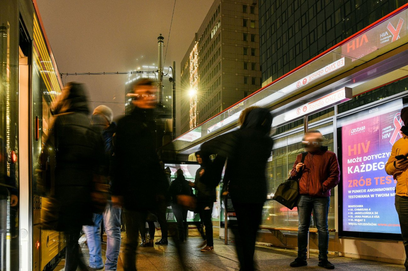 W Polsce stale rośnie liczba osób zakażonych HIV. Mają dostęp do bezpłatnego i skutecznego leczenia. Ale co z profilaktyką?