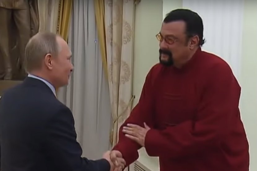Władimir Putin i Steven Seagal przyjaźnią się. Teraz aktor ma ambitne plany polityczne, które chciałby zrealizować w Rosji.