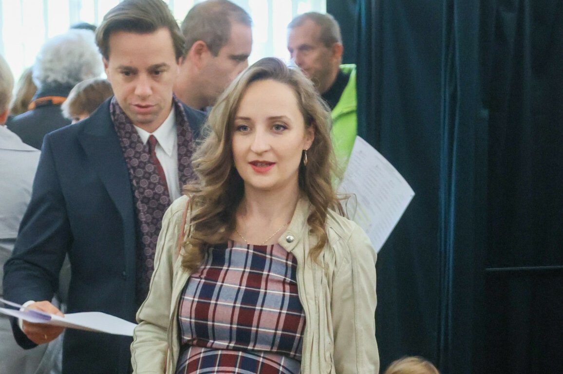 Łóżka w hotelach tylko małżeństw? Karina Bosak komentuje.