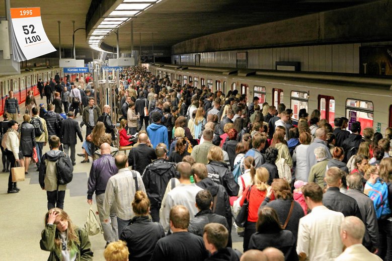 Metro w Warszawie to jak dotąd jedyny w Polsce system kolei podziemnej. Jego pierwszy odcinek otwarto 7 kwietnia 1995 roku