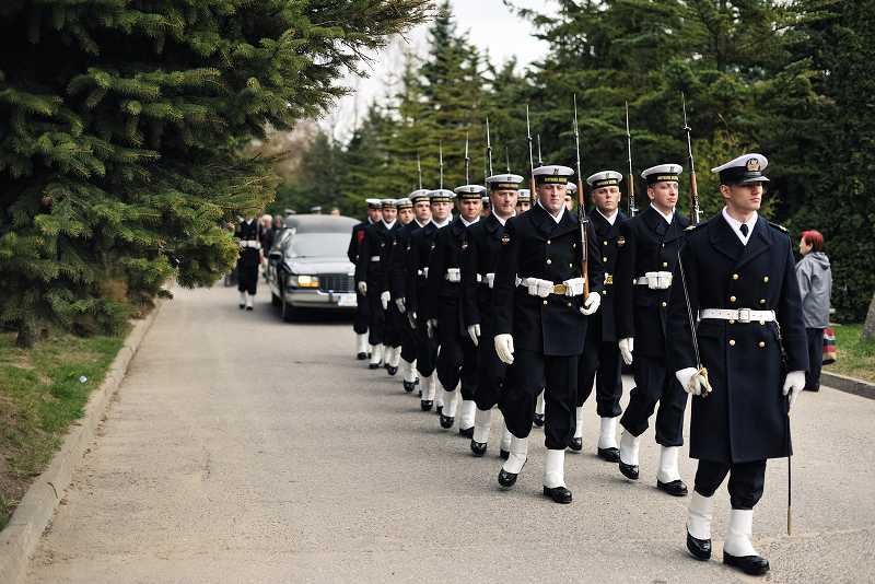 Krzysztof Ziętarski fotografuje pogrzeby.