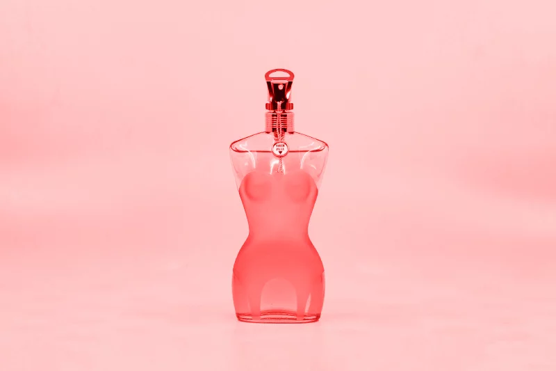 Trwałe perfumy? 15 genialnych sztuczek, aby zapach utrzymywał się dłużej