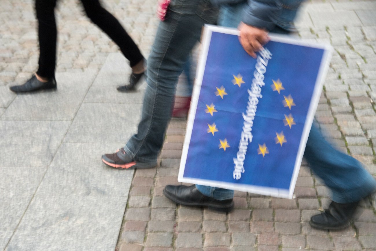 Dlaczego wielu Polaków nie chodzi na protesty opozycji?