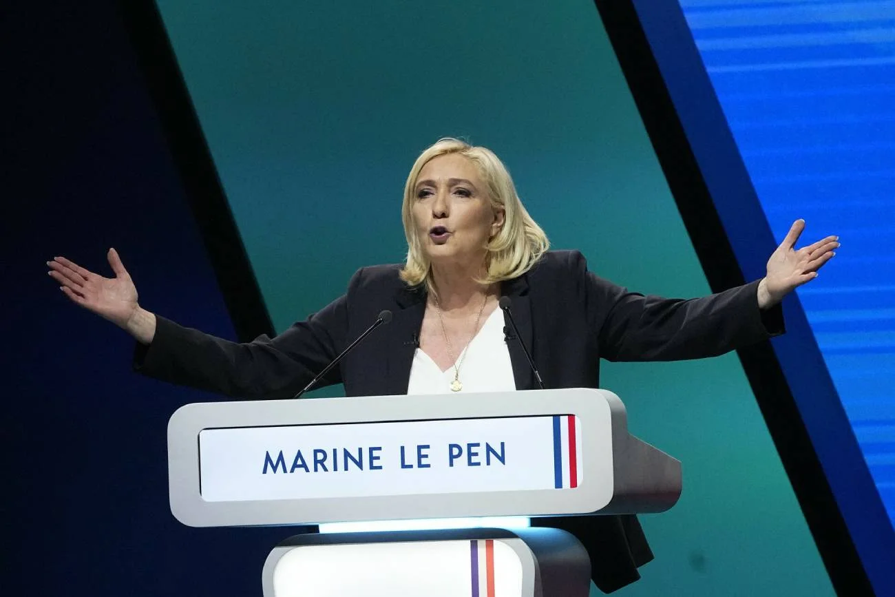 Kandydatka na prezydentkę Francji Marine Le Pen zapowiada, że w przypadku zwycięstwa wyprowadzi swój kraj z NATO. Kandydatka na prezydentkę Francji Marine Le Pen zapowiada, że w przypadku zwycięstwa wyprowadzi swój kraj z NATO.
