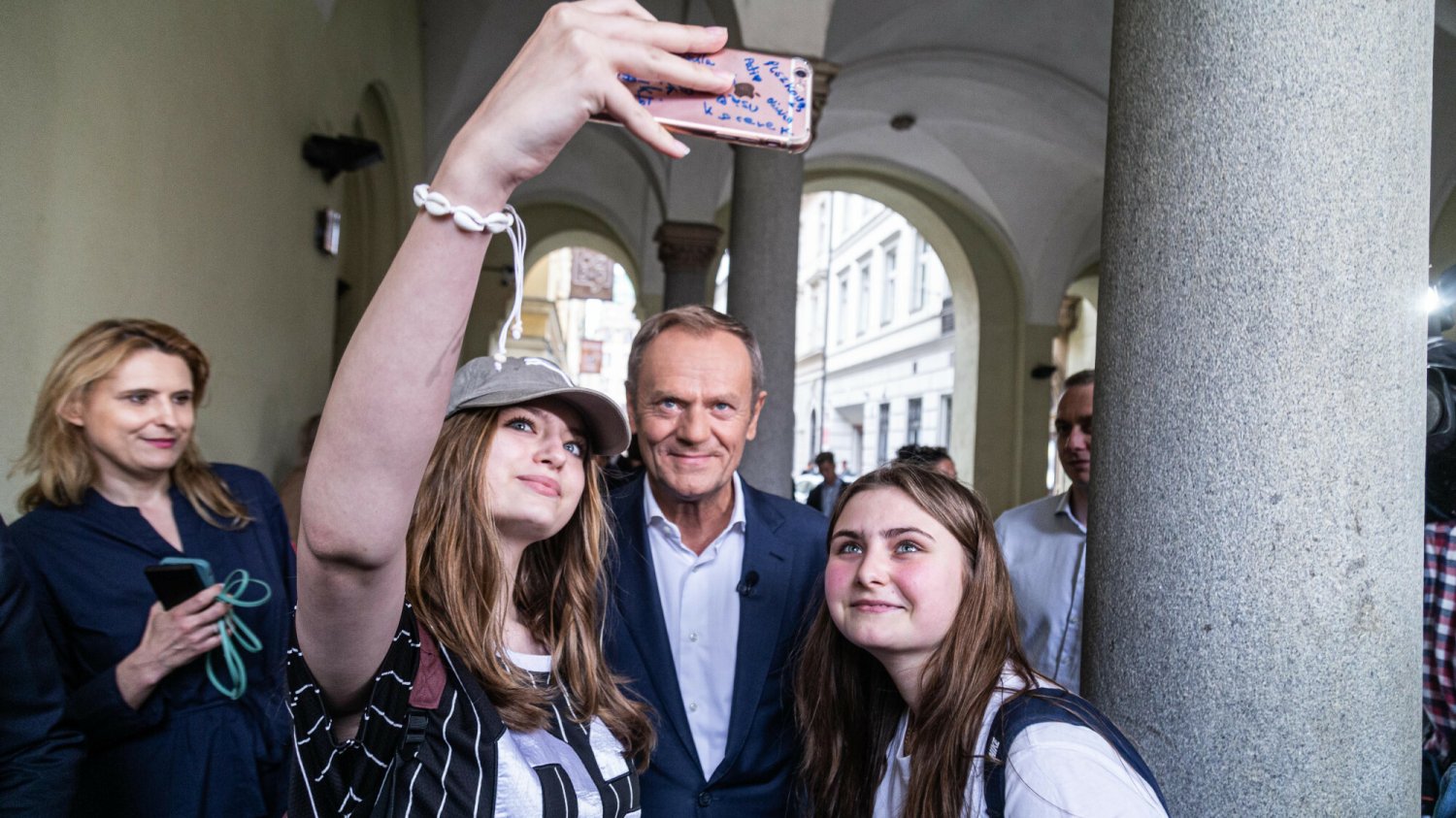 Donald Tusk. Przewodniczący Platformy Obywatelskiej we Wrocławiu, podczas objazdu województwa dolnośląskiego (07.06.2022).