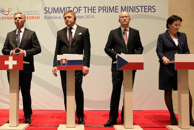 Rober Fico (drugi od lewej) na spotkaniu premierów grupy Wyszehradzkiej