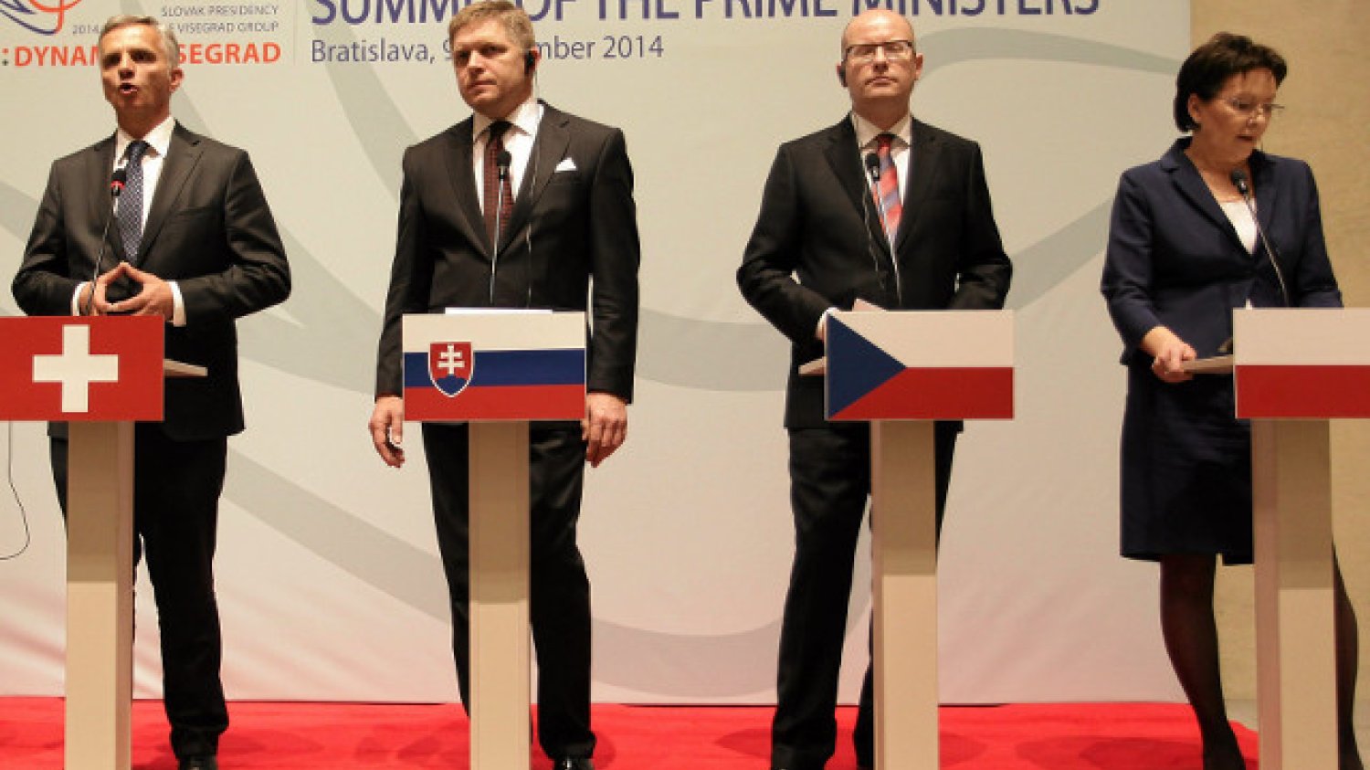 Rober Fico (drugi od lewej) na spotkaniu premierów grupy Wyszehradzkiej