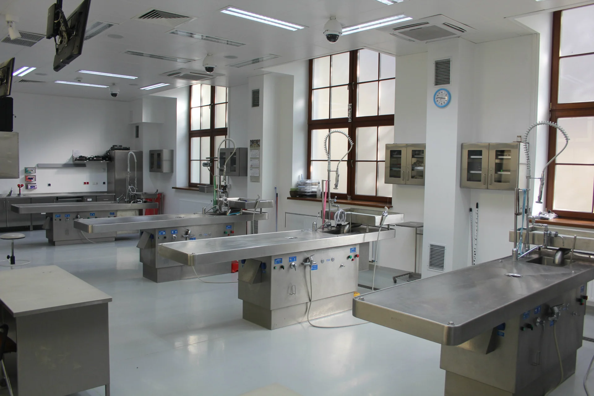 Sala sekcyjna – miejsce czyste i wręcz schludne