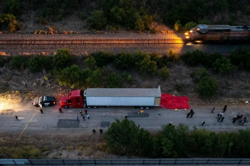 Ciała 46 osób odkryto w naczepie ciężarówki, w San Antonio, w Teksasie.