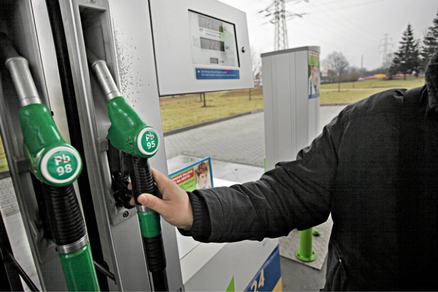 W najbliższych dniach ceny benzyny mogą spaść nawet o 8 groszy.