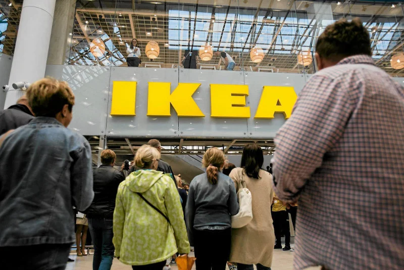 Z cyklu: "Polak potrafi". Polski emigrant ograbił Ikeę i wiele innych szwedzkich firm na kilkadziesiąt milionów koron. Na zdjęciu – otwarcie sklepu Ikea w Lublinie.