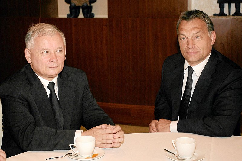 W Komisji Europejskiej mają już pomysł, jak sprawić, by Jarosławowi Kaczyńskiemu, Viktorowi Orbanowi i innym prawicowym populistom zrzedły miny.