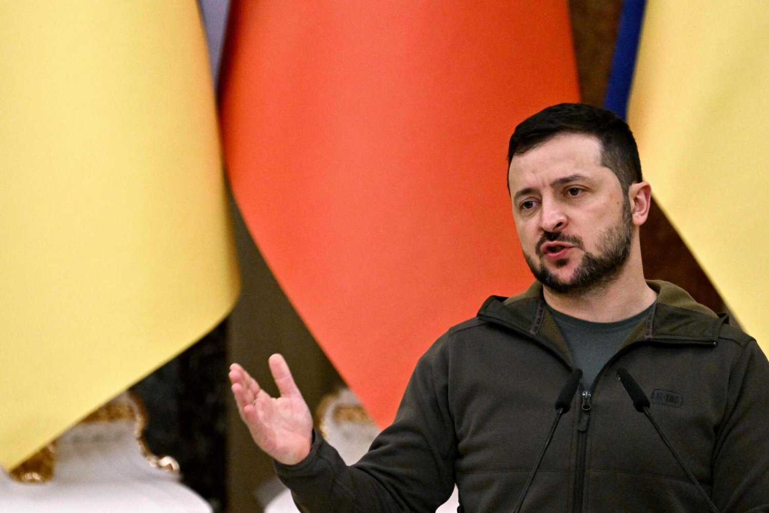 Zełenski dziękował Bidenowi za kolejny pakiet pomocy dla Ukrainy.