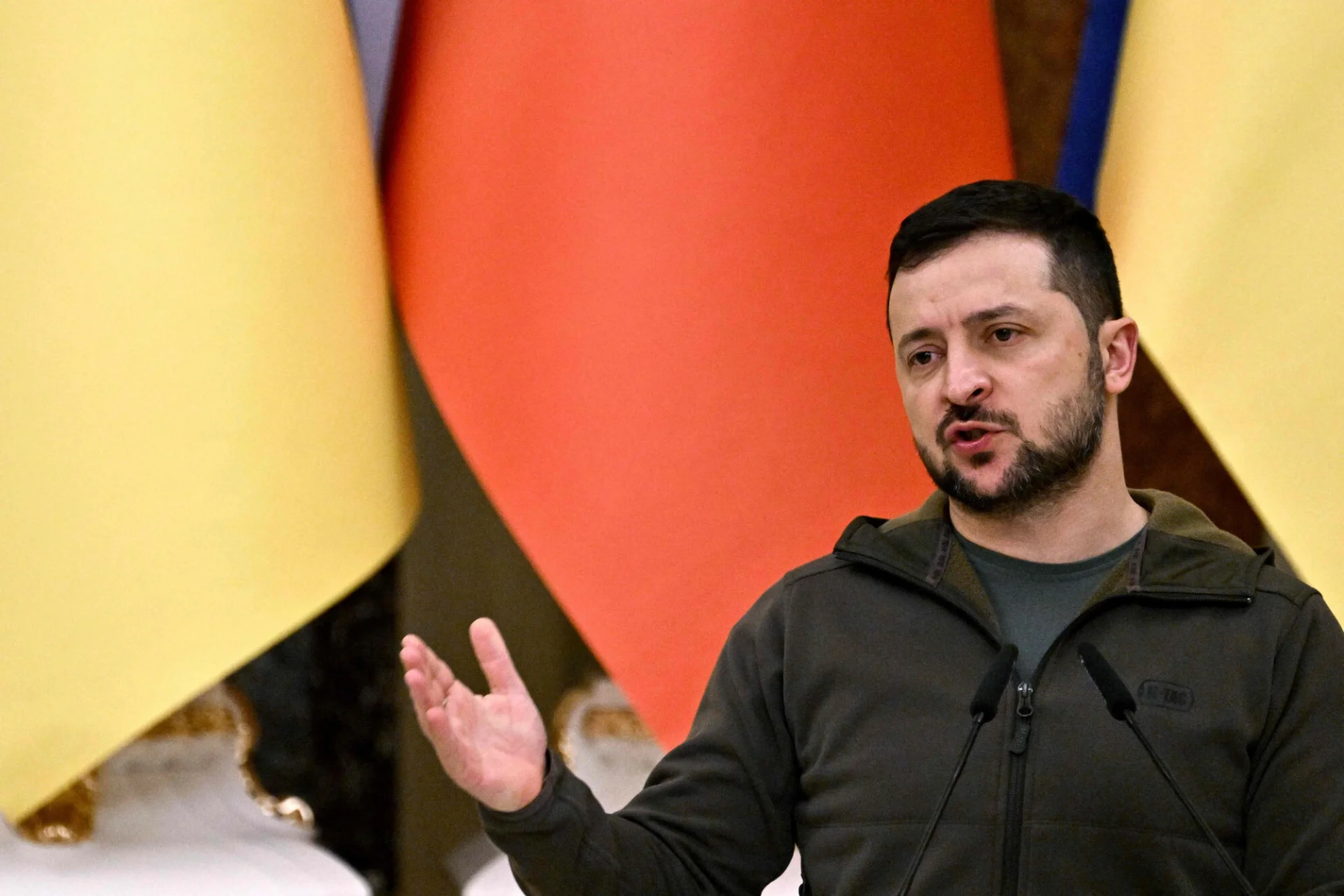 Zełenski dziękował Bidenowi za kolejny pakiet pomocy dla Ukrainy.