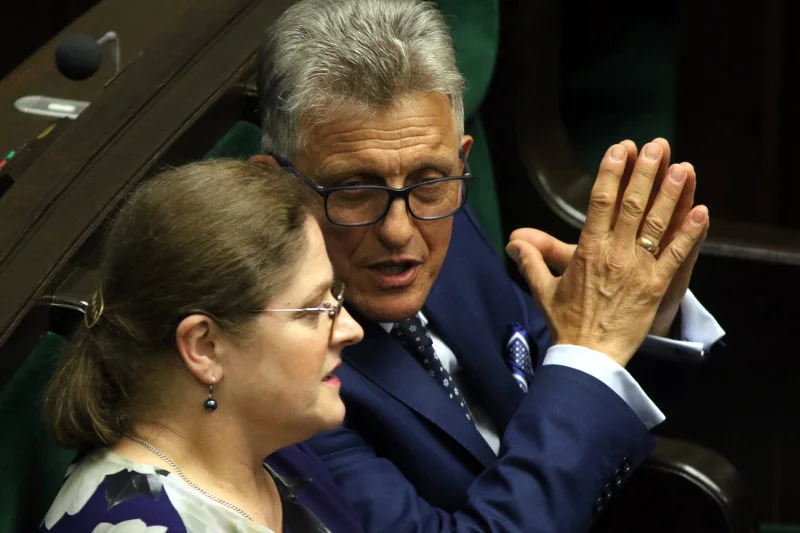 W komisji sprawiedliwości PiS, oprócz przewodniczącego Piotrowicza, ma takich posłów jak Krystyna Pawłowicz, czy Łukasz Zbonikowski.
