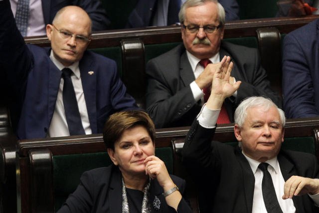 Polacy "najgorszego sortu" znowu wyrażają niezadowolenie, chcą odwołania rządu Beaty Szydło