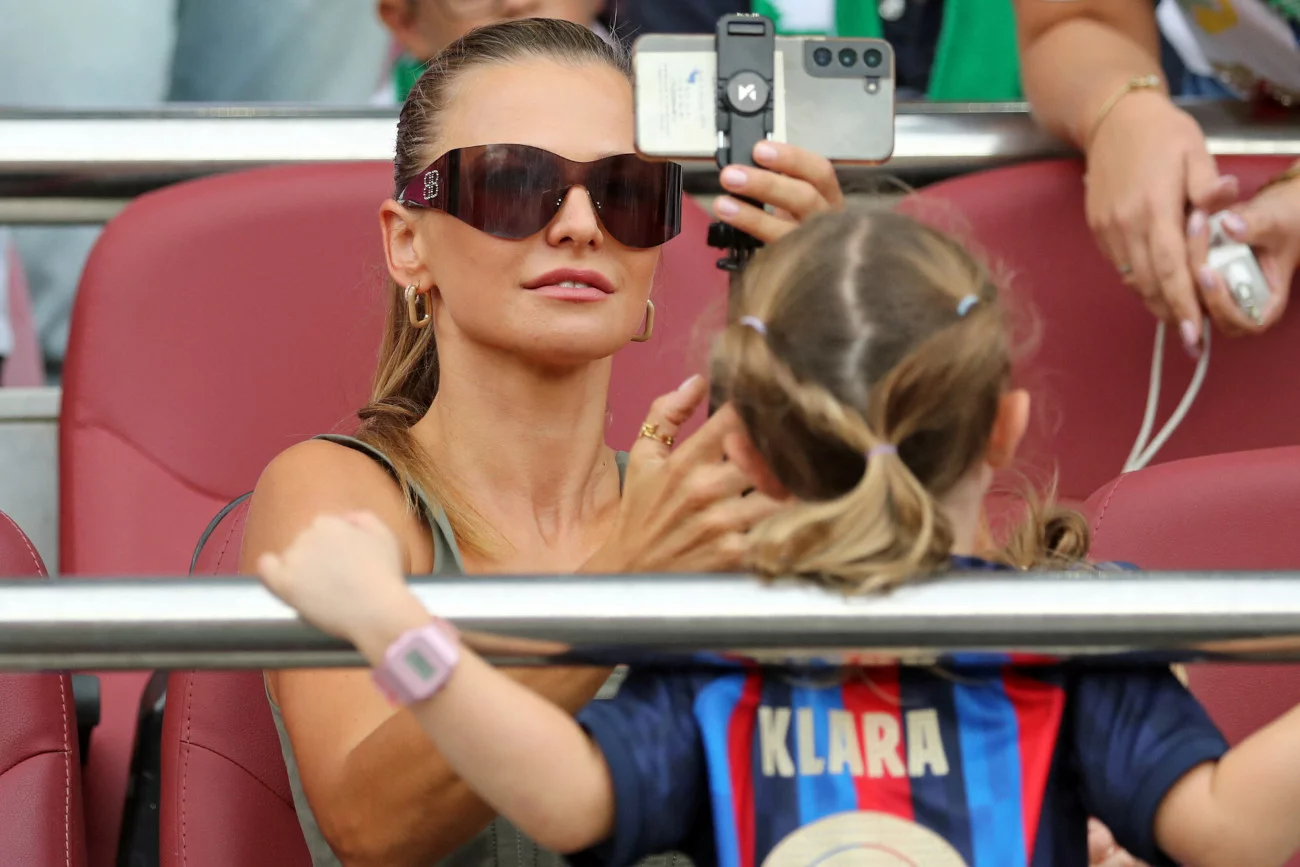 Anna Lewandowska jest dumna ze swoich córek Laury i Klary, czemu daje wyraz m.in. w sieci.