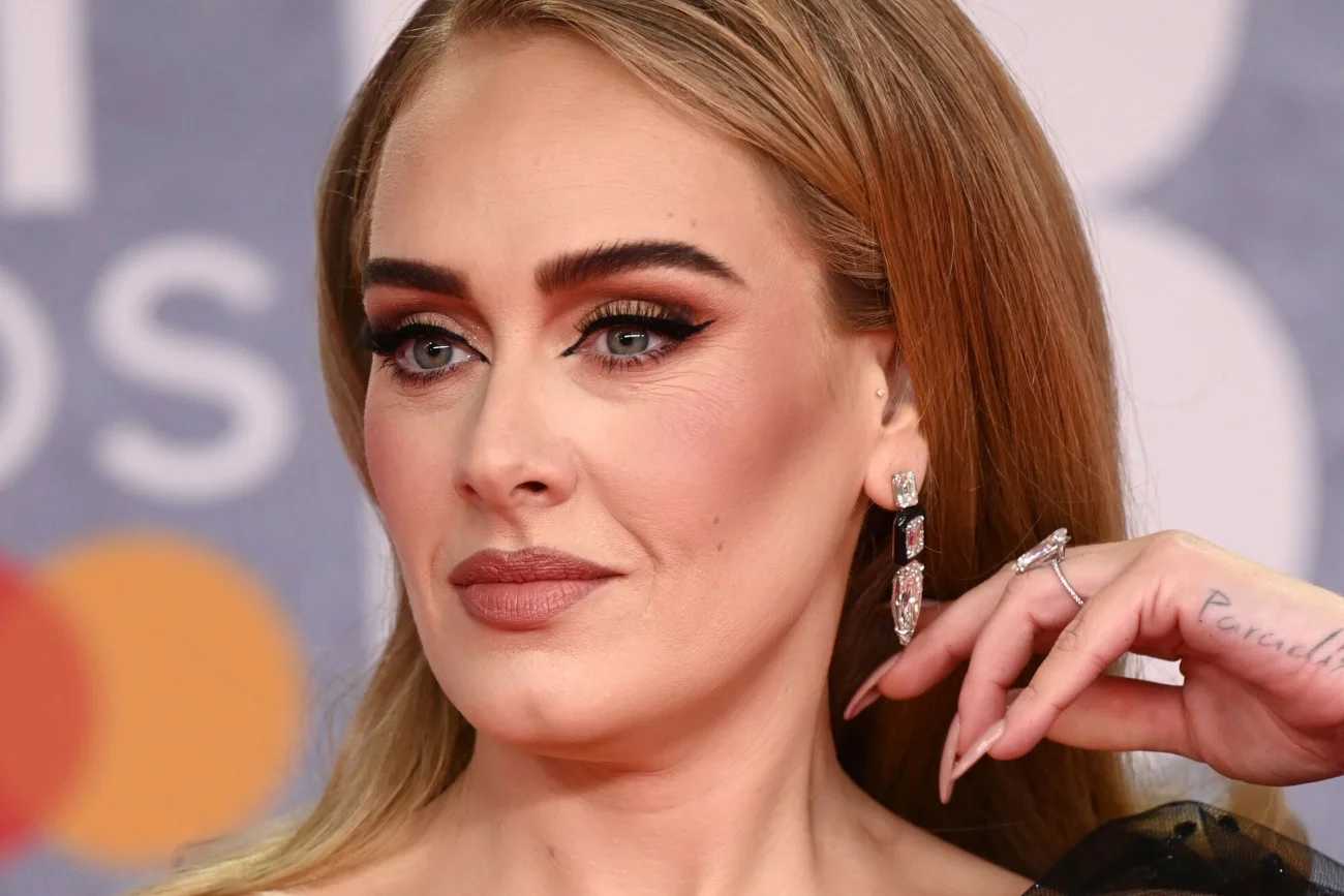 Adele ma problemy z chodzeniem.