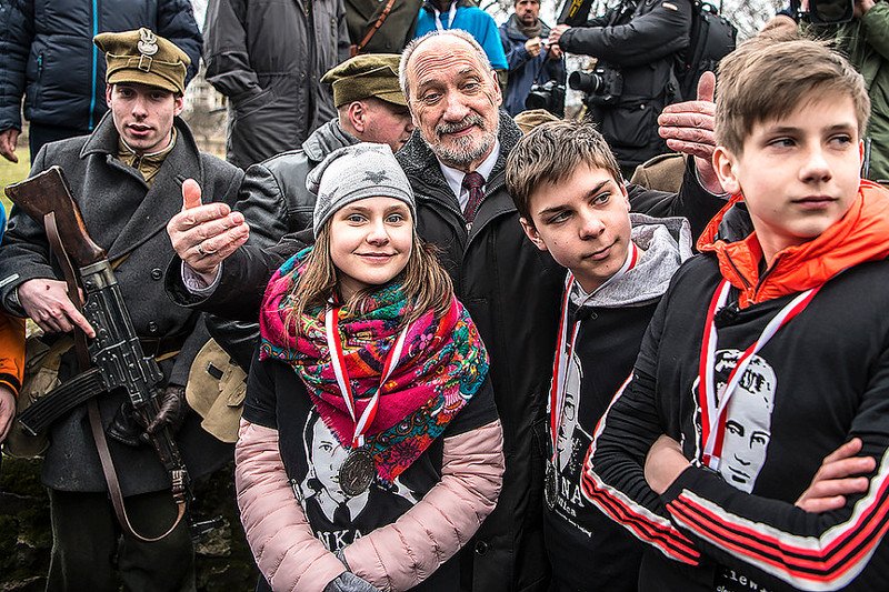 Szef MON w otoczeniu dzieci będzie 5 marca w "Teleranku" opowiadał o Żołnierzach Wyklętych.